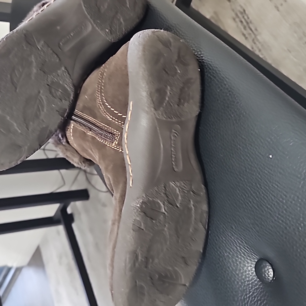 Shoes - Picture 4 of 6